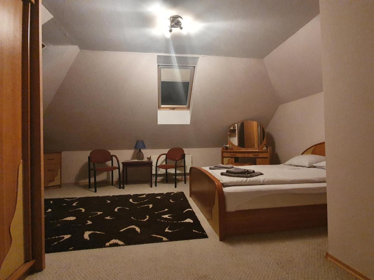 Mieszko Rooms Легионово Екстериор снимка